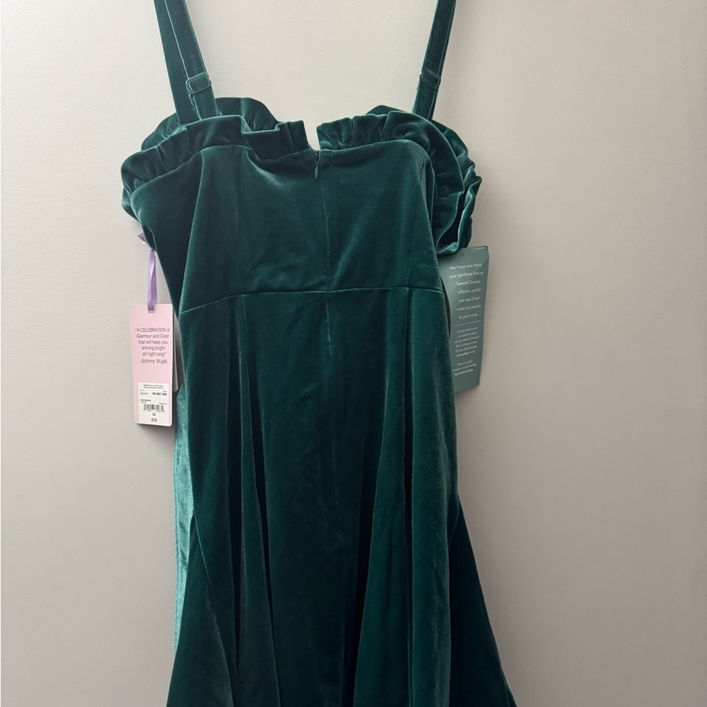 Green Velvet Dress with Star Belt - Picture 7 of 10